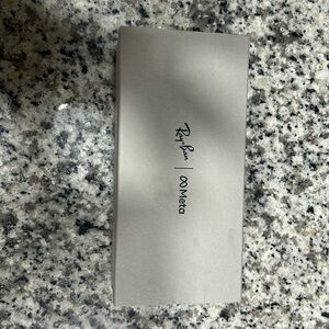 Ray-Ban Meta Wayfarer sunglass. Shiny black frame, g15 green lenses 150size